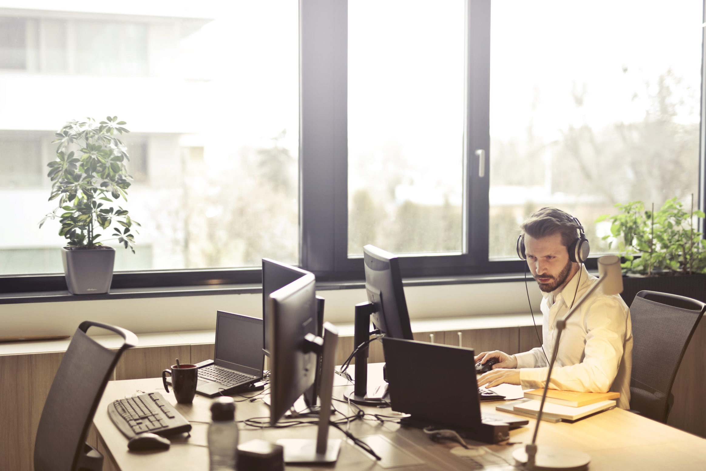 Vancouver IT support technician providing 24/7 help desk assistance
